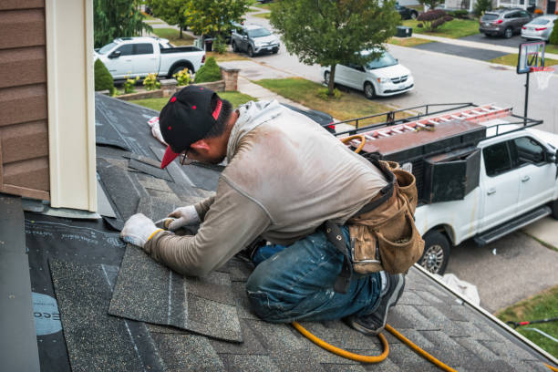 Professional Roofing technician working in Summerville, OR